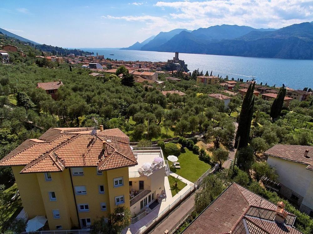 La Pervinca Apartments Malcesine Exterior photo