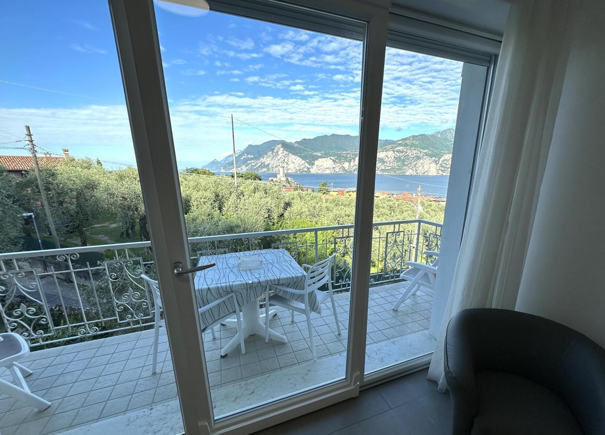 La Pervinca Apartments Malcesine Exterior photo